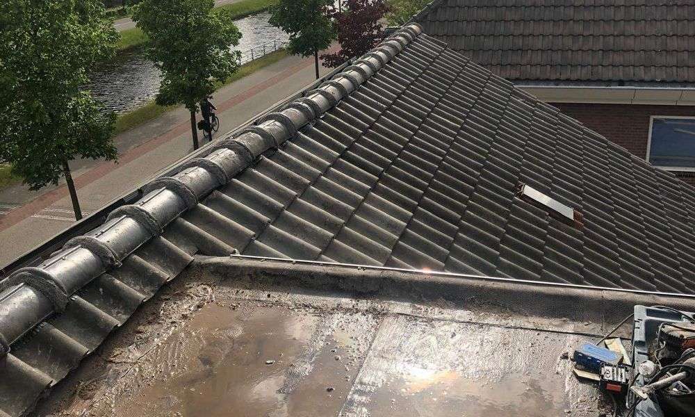 Lekkage op plat dak in Wehl